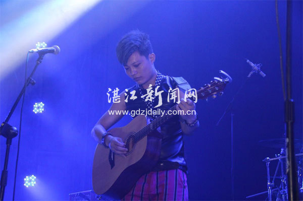 这个吴川仔模仿黄家驹演唱最神似