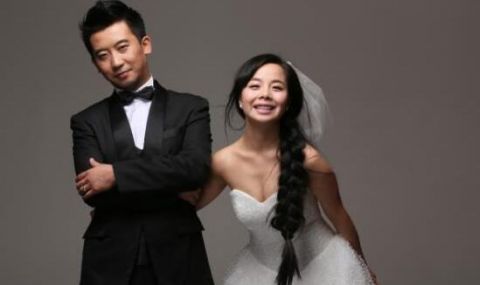 在事业上一路开挂,14年也收获了爱情,王二妮与李飞结婚,她一口气送了