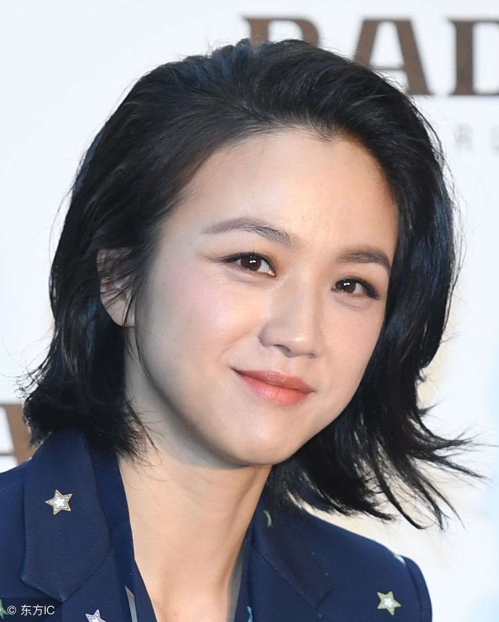 汤唯新短发现身访谈.网友:只有女神才能经得起短发的考验.