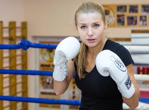 但是很明显,伊卡翠娜觉得播求不浪漫,所以两个人只能成为朋友.