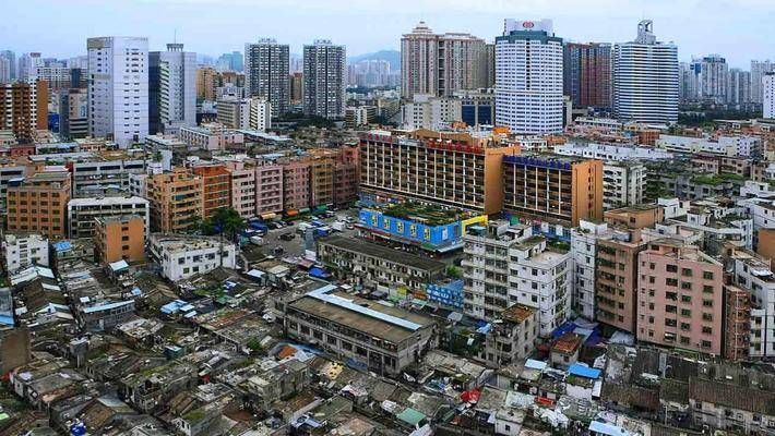 虎嗅注:深圳清湖村,这个住着很多富士康的工人的城中村即将面临改造