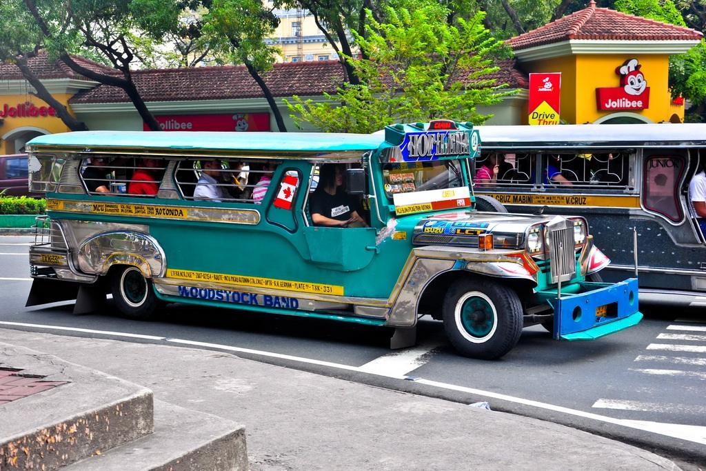 菲律宾吉普尼"长着一张吉普脸的旅游小公共"