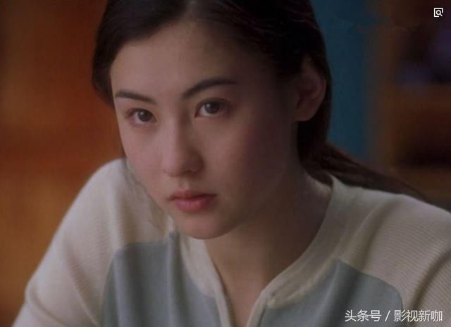 1988年周星驰要拍一部搞笑电影《喜剧之王》,而女主角就选定了张柏芝