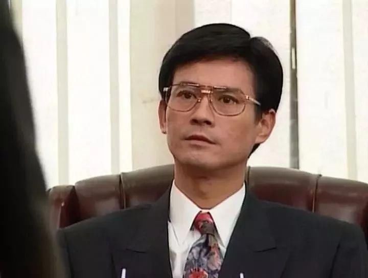 1994年主演tvb长剧《笑看风云》,饰演大富豪黄天.