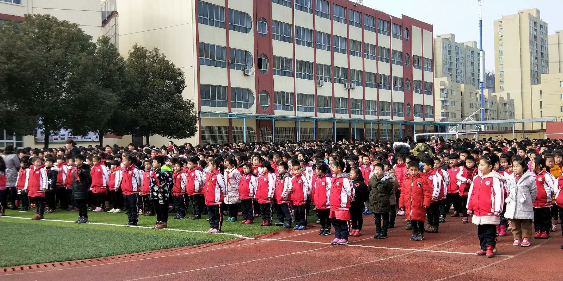 南阳油田二中:春暖花未开 学校已前行