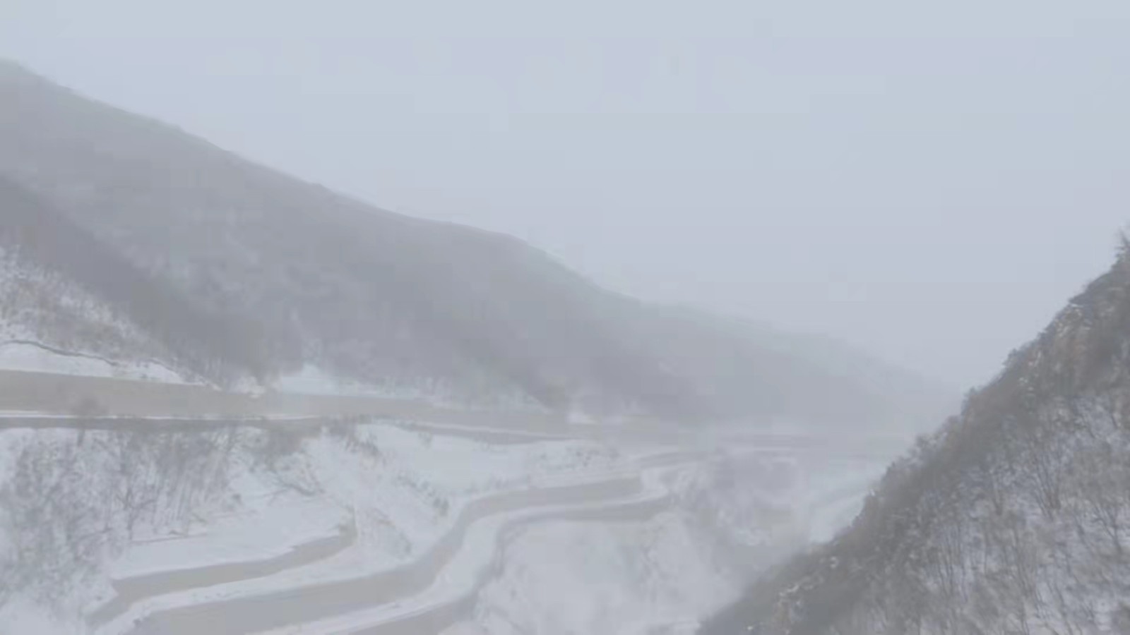 迎冬奥 钻石级赛场"雪飞燕"今日造雪