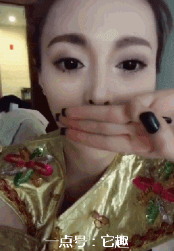 搞笑gif图:既已背影赢天下,何故转身露龅牙!