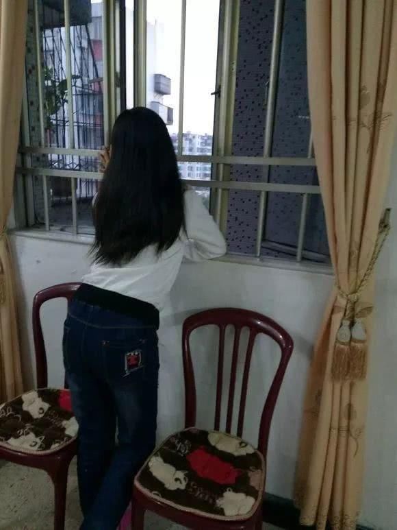 大神p图:女朋友出差,到了当地酒店后发了张自拍给我,我怎么感觉哪里怪