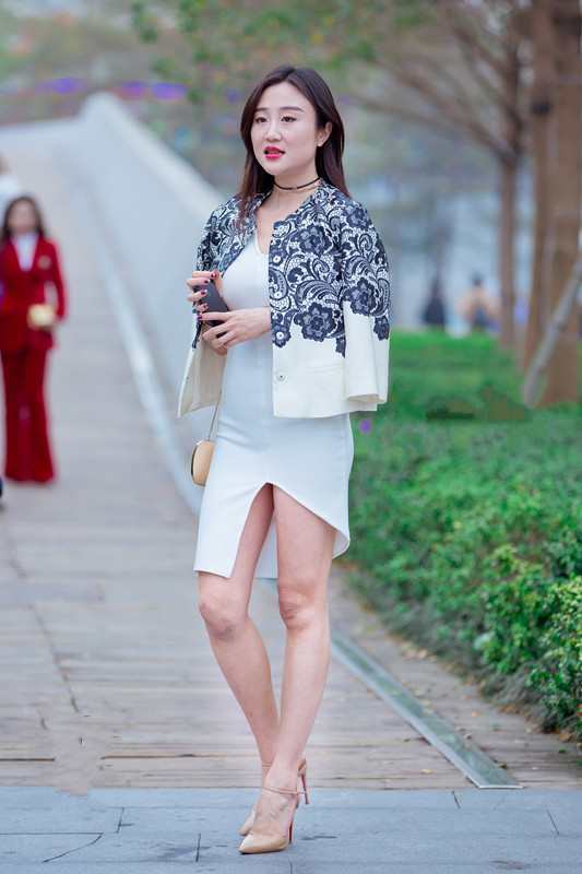街拍:熟透了的女人才够味儿