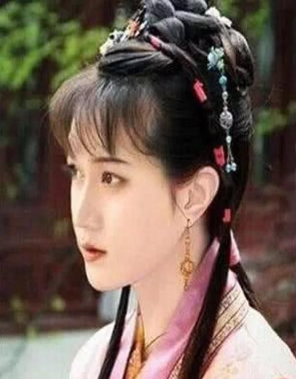 但是男扮女装却不多,但是也不是很少,今天小编就大家看一下那些"美人"