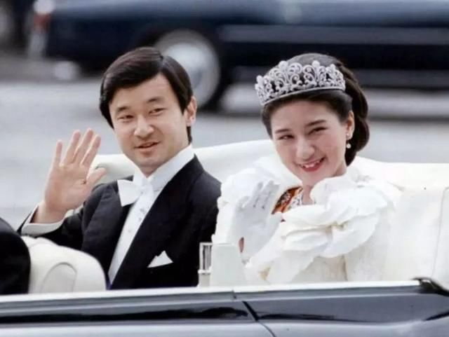 成为皇太子以后,德仁亲王开始访问外国,于1991年获得剑桥大学名誉法学