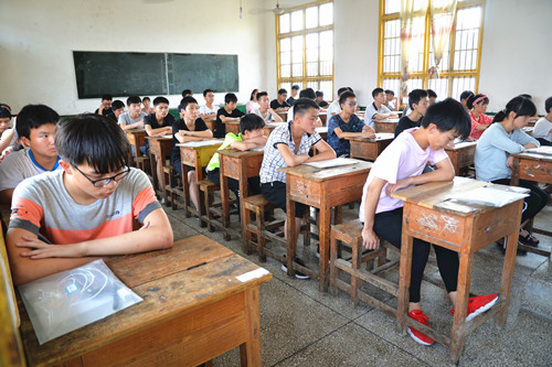 因为中考没考好也没有去读中专又不想放弃所以