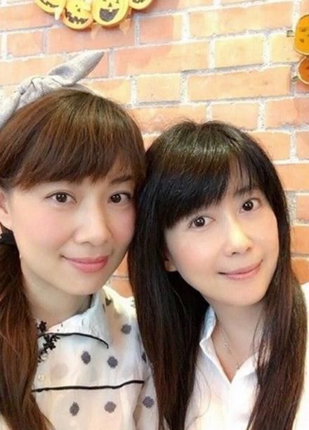 虽然已经临近中年,不过孟庭苇保养非常好,她的近照仍然光鲜亮丽,非常
