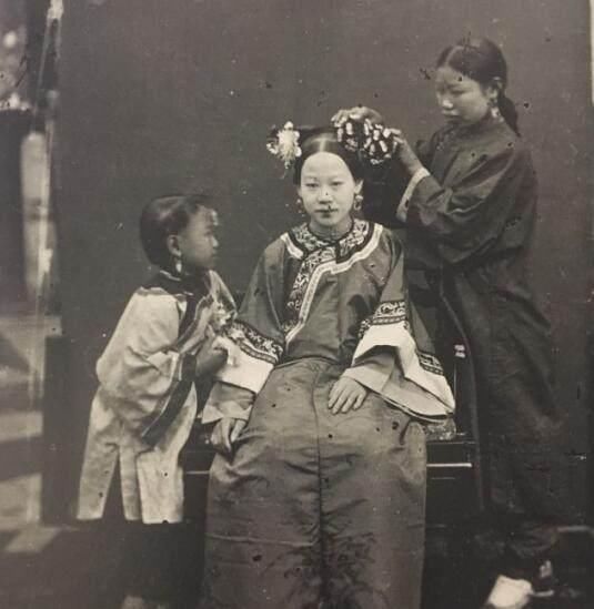 很多外国人对中国人的印象都停留在清朝时期,留着个大辫子,然后之乎