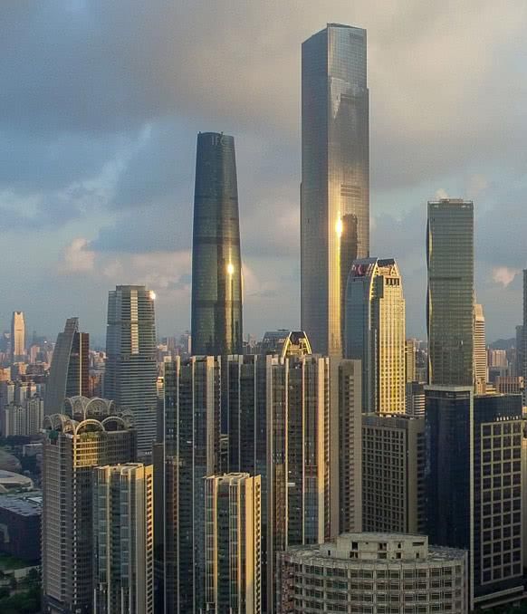 广州第一高楼1300米,世界第一高楼2400米 航拍广州四大高楼:老四曾经是第一高楼