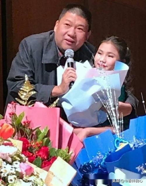 毛新宇与女儿毛甜懿珍贵合影旧照,父女其乐融融