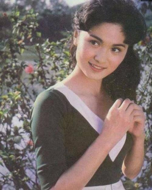 11张80年代女性老照片,珍贵的彩色,尽显阴柔之美