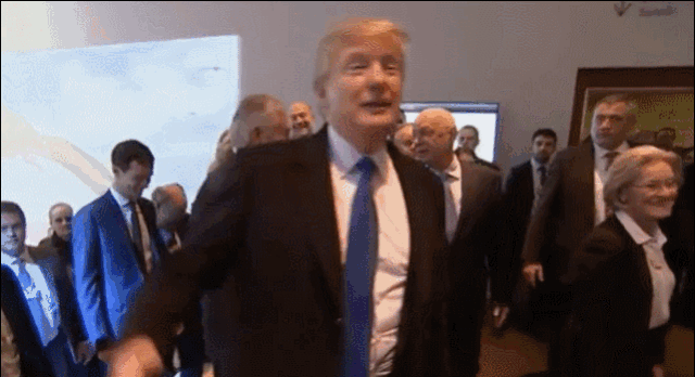 高调亮相达沃斯的特朗普,在闭幕演讲上被嘘了.