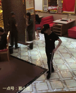 搞笑gif趣图:新郎这个交杯酒喝的真霸气,舅服你这个杯子!