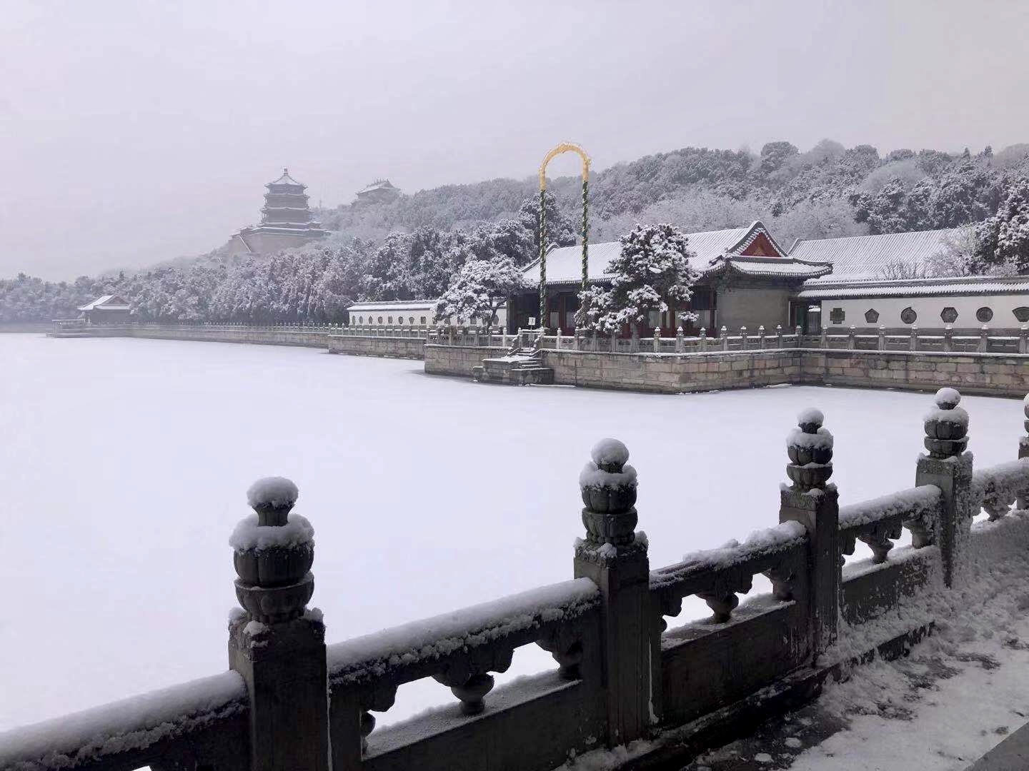 颐和园清晨雪景