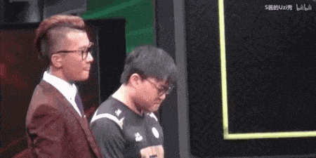 天才选手,第一adc,世界第一薇恩,说到简自豪,这些都是我们对他的第一