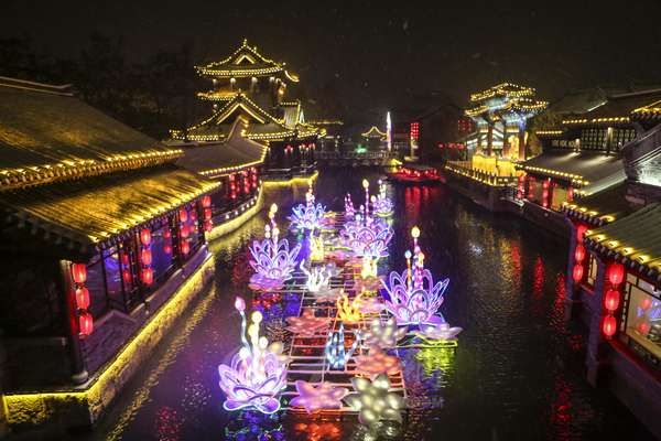 紧接着,在5月18日的中华端午文化节开幕式上,台儿庄古城领衔七大景区