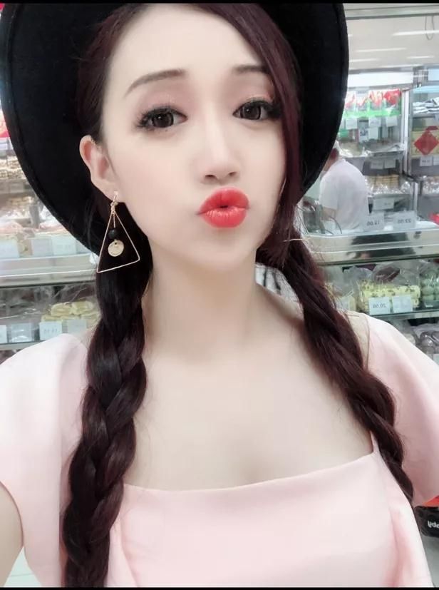 梦蝶断然抗拒,遭拒后,路人居然说出了,你长的这么漂亮,亲一下怎么了