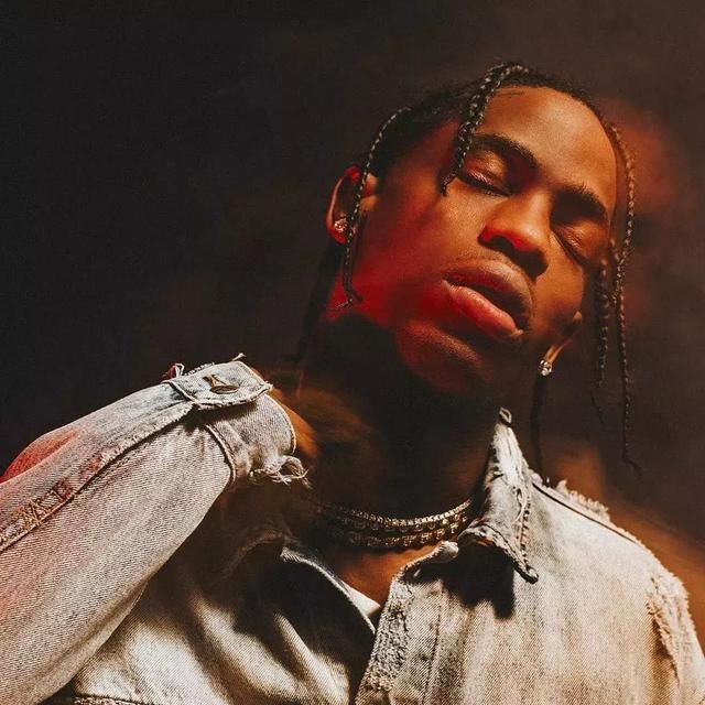 壁纸|除了引爆音乐现场,travis scott的日常造型也是超级嘻哈范