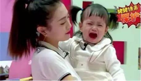 包贝尔综艺取代甜馨成女儿一姐,强大表情来海边沙滩表情图图片