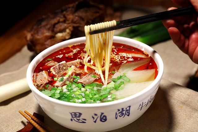 马吉德拉面跟普通的兰州牛肉拉面比较,哪个更好吃?