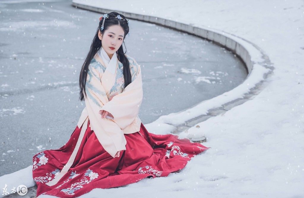 美人雪景古风摄影:浮生只合尊前老,雪满长安道