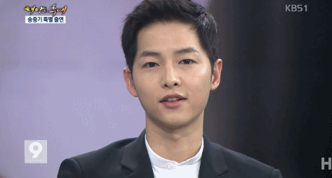 欧巴太火!宋仲基登kbs新闻节目 坐主播台超帅