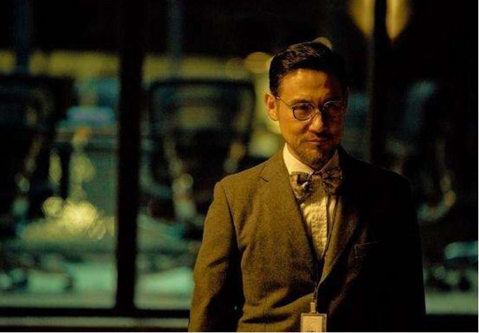 总算赶上一部文艺片《男人四十》,捡到一个正正经经的中学老师的角色