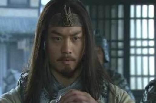 他是三国名将,与赵云张飞齐名,貌美的妻子却被送人,儿子更惨