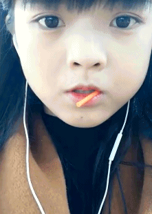 搞笑gif:美女太机智了,拔牙后的伪装简直太美了