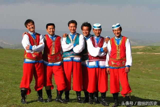 数百人避难到中国,如今成一民族,男子不准做饭