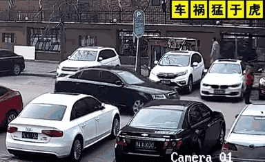4,女司机准备驶出停车位的时候,油门当刹车踩了!