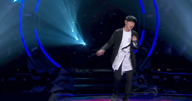 林俊杰遭蔡健雅高徒挑战 忘情演唱王杰经典 张靓颖:哼