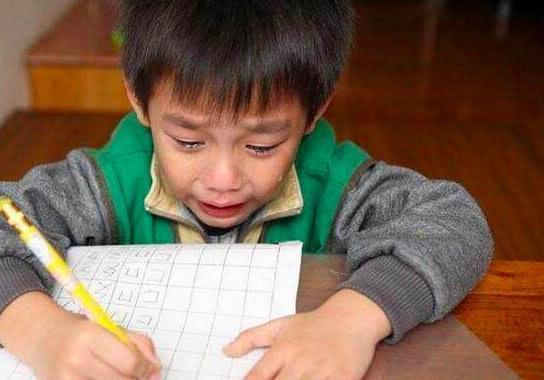 小学生考场大哭, 我的名字有88笔, 网友: 老师都看呆住了!