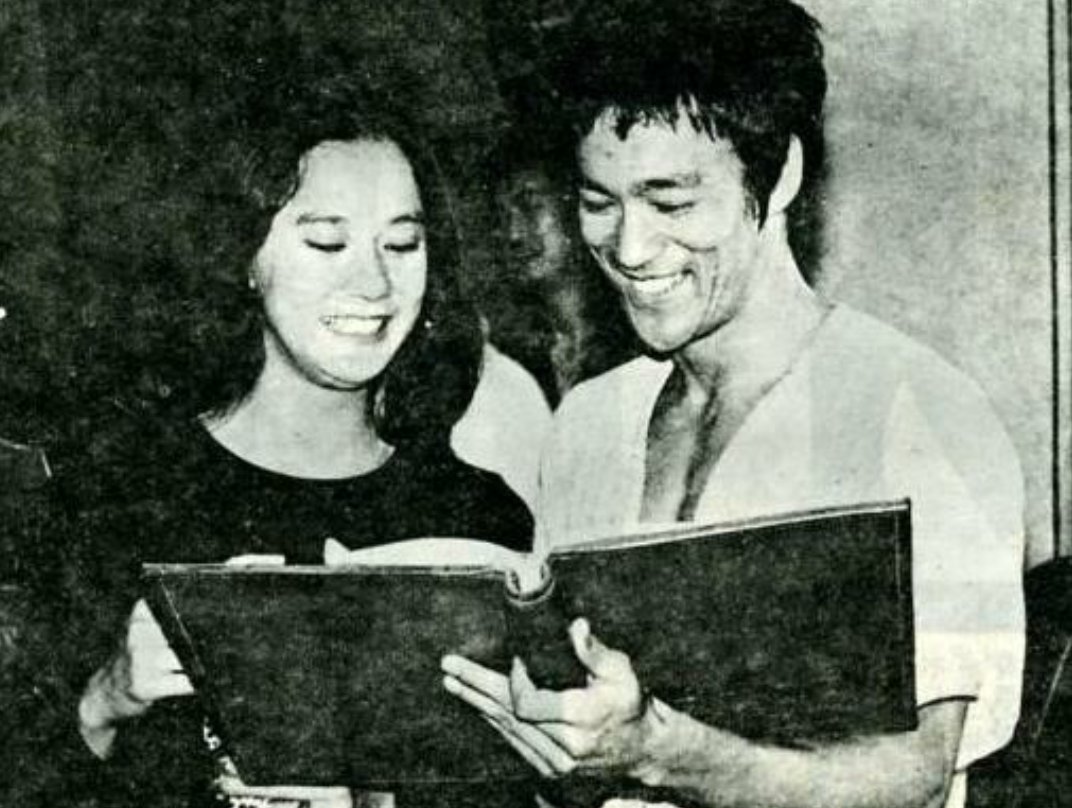 盘点:李小龙死后妻子改嫁两次,而年轻时的绯闻女友却