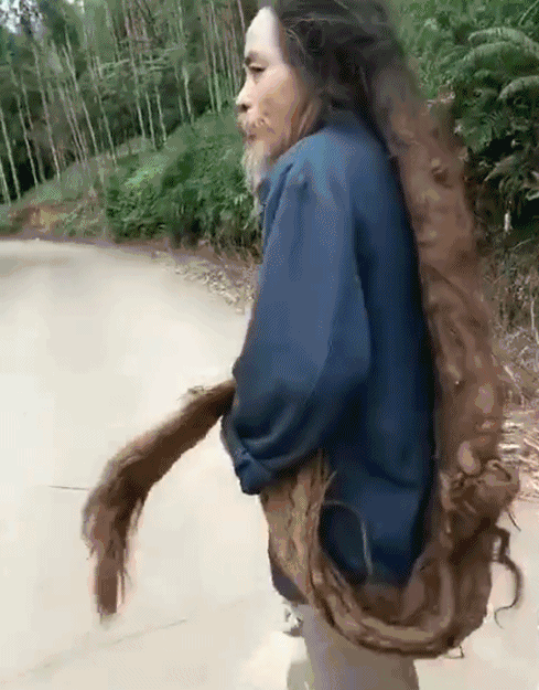 路上行人欲断魂 搞笑gif:妹子,你是我见过最会炫富的社会人!