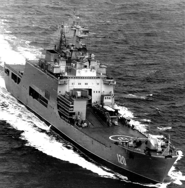 该级登陆舰的前两艘也分别在1996和1997年退役,俄罗斯独立后,"米特罗