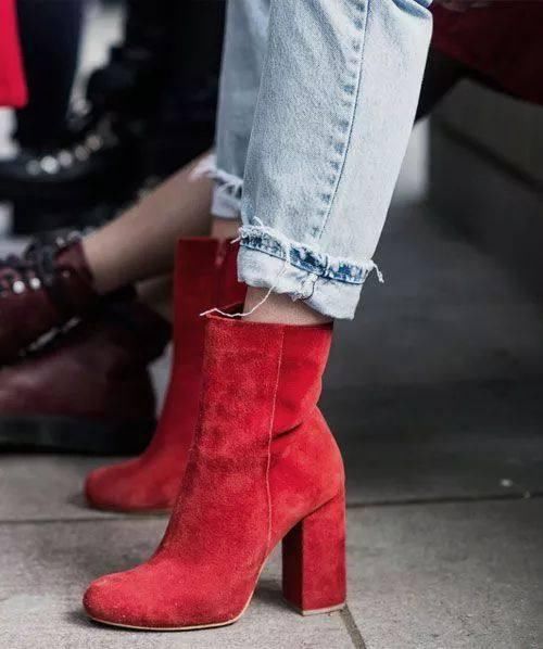 红色鞋子怎么搭配