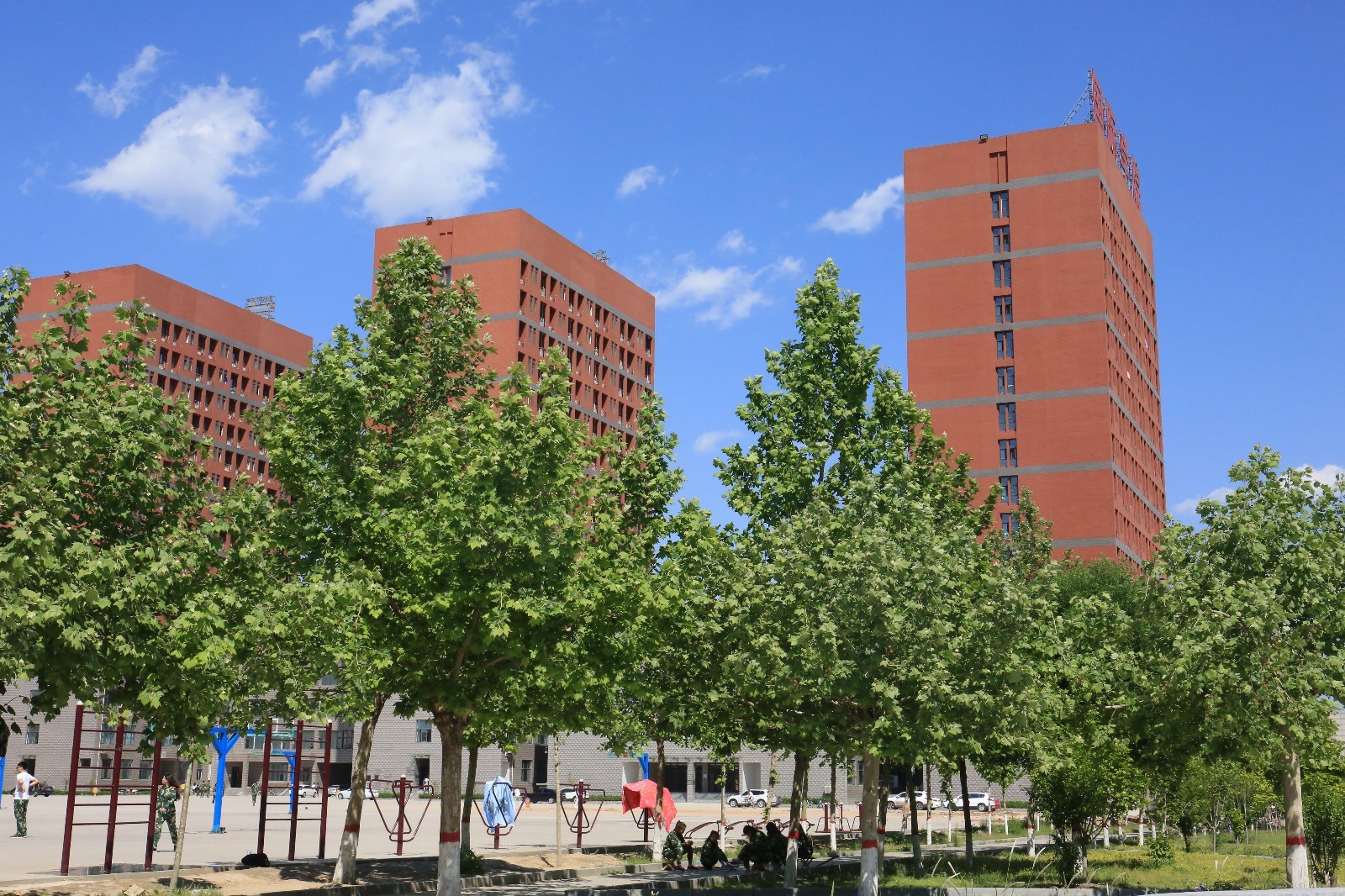 河北科技师范学院欧美学院贴吧_河北科技学院怎么样_石家庄经济学院华信学院到河北师范大学新校区多远