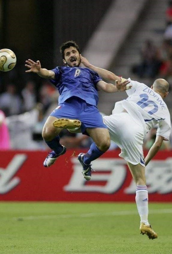 足球场上抓拍的搞笑瞬间,喷饭爆笑乐翻天,总有一个戳中你笑点!