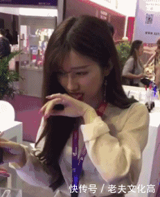 搞笑gif: 我们的友谊小船就此翻船了!