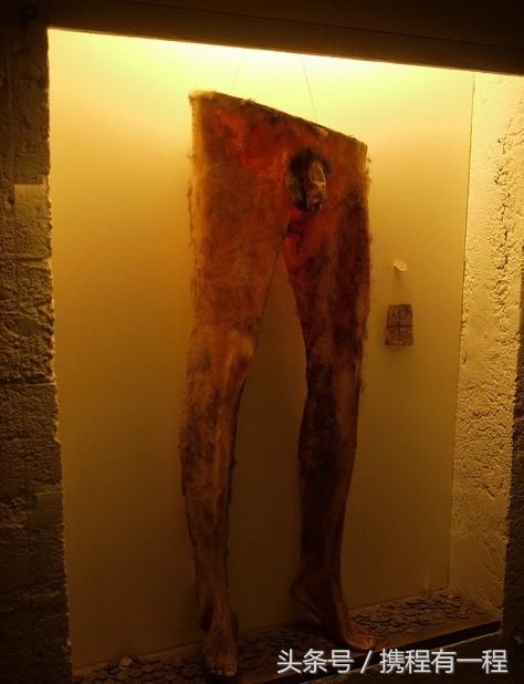冰岛巫术博物馆:用好友的皮做出来的人皮裤,你敢穿吗?