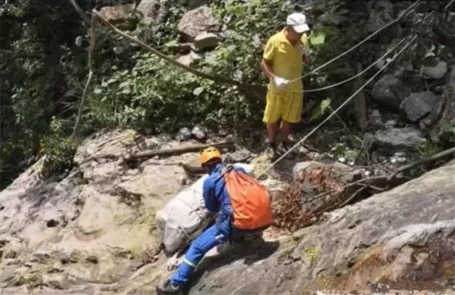 刚考完高考,18岁男生来到天门山,趁着栈道左右无人,跳崖自杀!