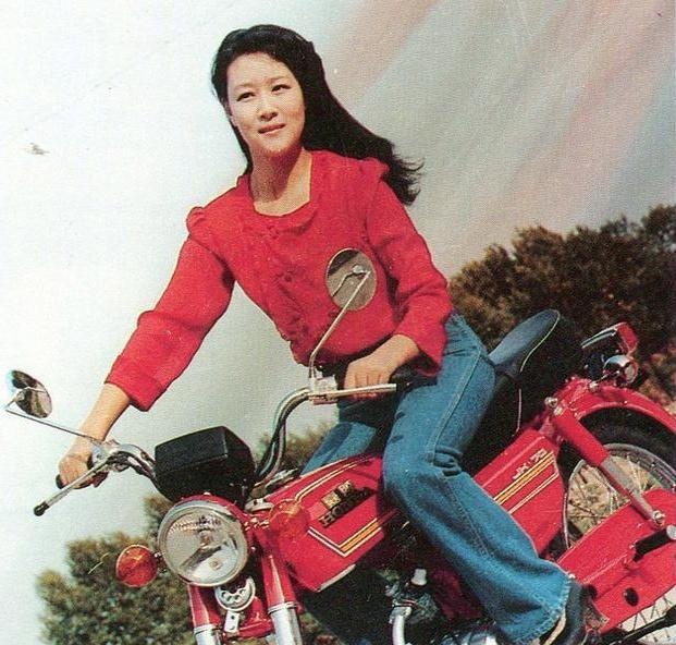 老照片:八十年代的河南洛阳,那时的姑娘纯真又漂亮