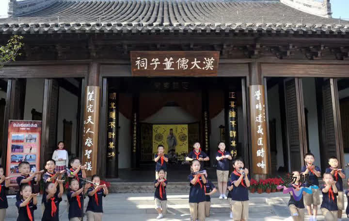 汶河小学正谊书院经过改建,恢复了"青砖黛瓦董子祠"明清时代的风貌,现